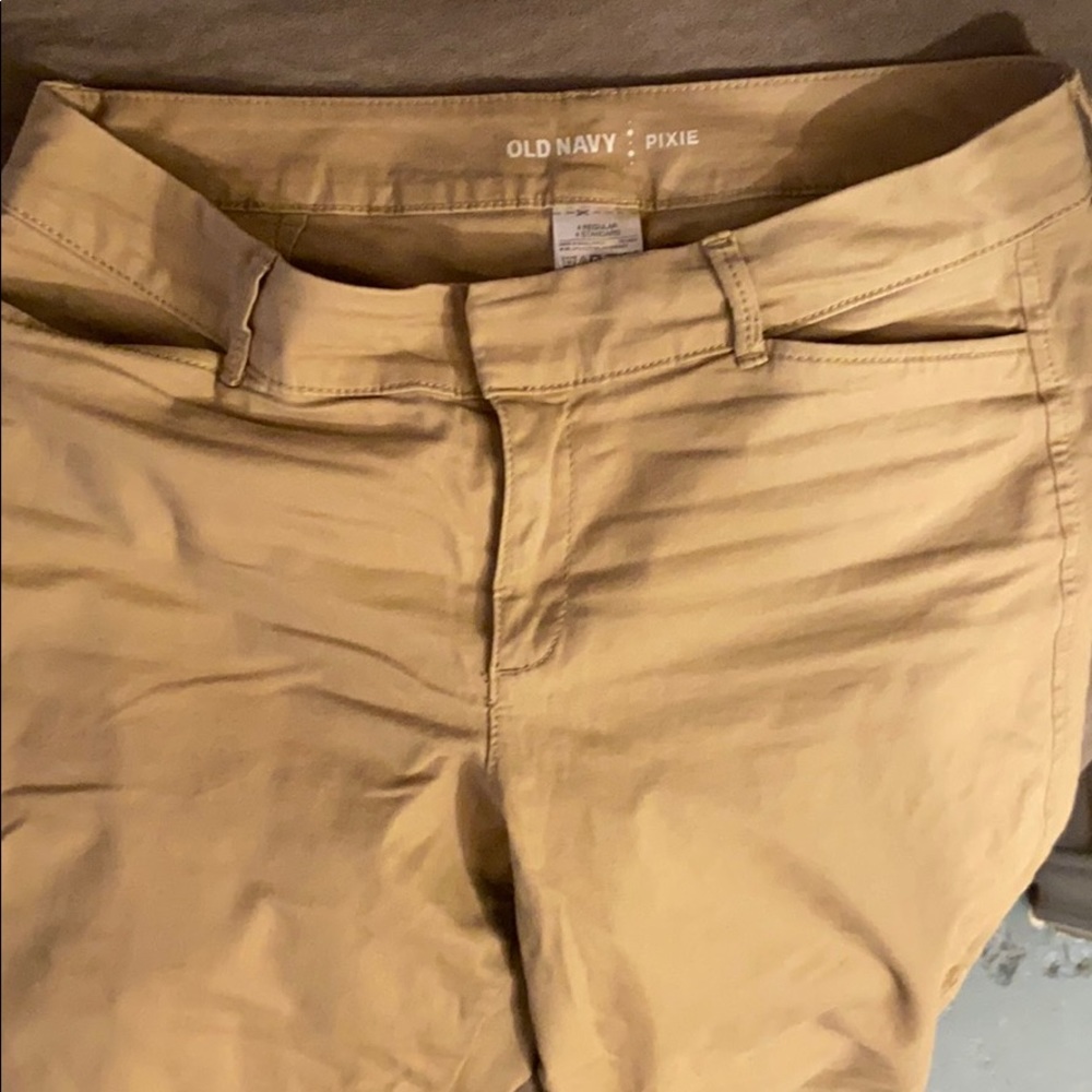 Old Navy khakis size 4 pixie cut